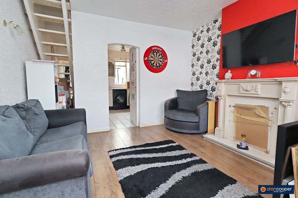 Property photo 2 of 15 4430232