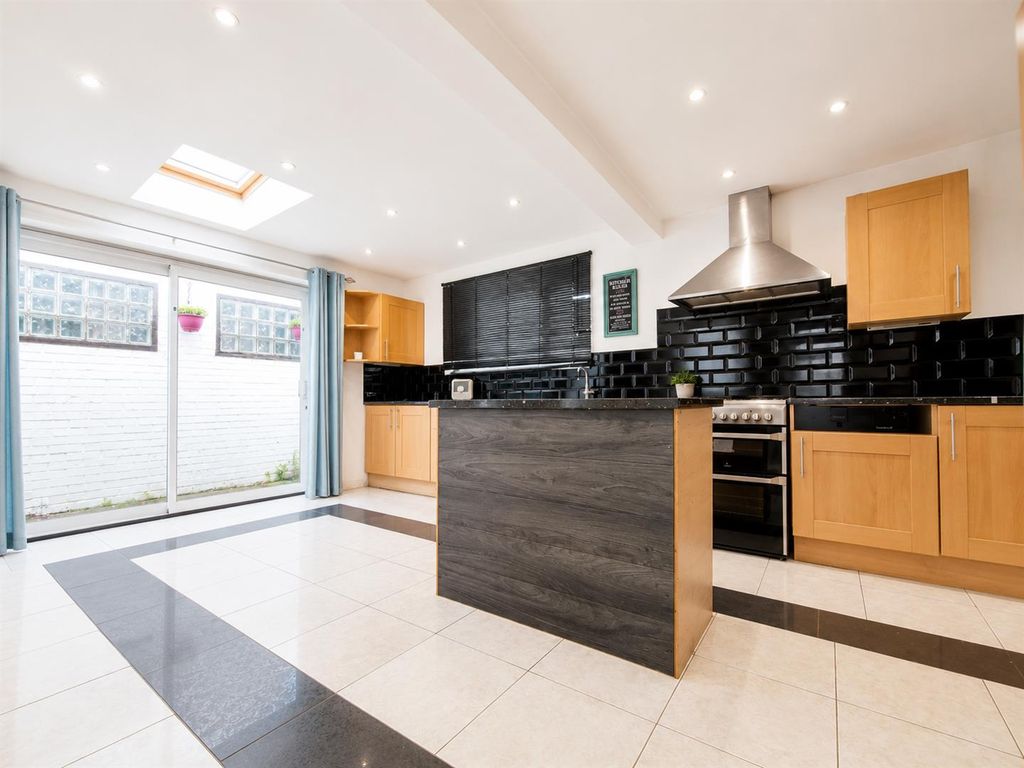 Property photo 2 of 18 18Bd9A79-4169-4c36-A553-9Da55979Fd92.Png