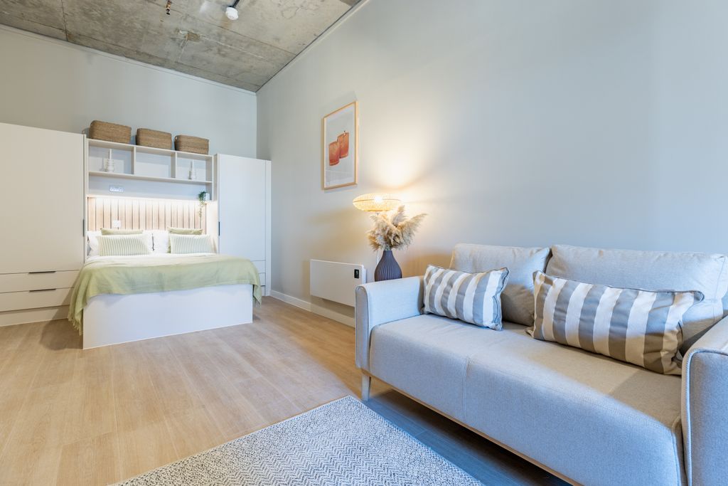 Property photo 2 of 25 Stretch Studio Plus