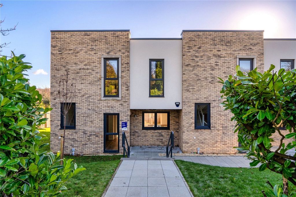 Property photo 2 of 23 The Avenue