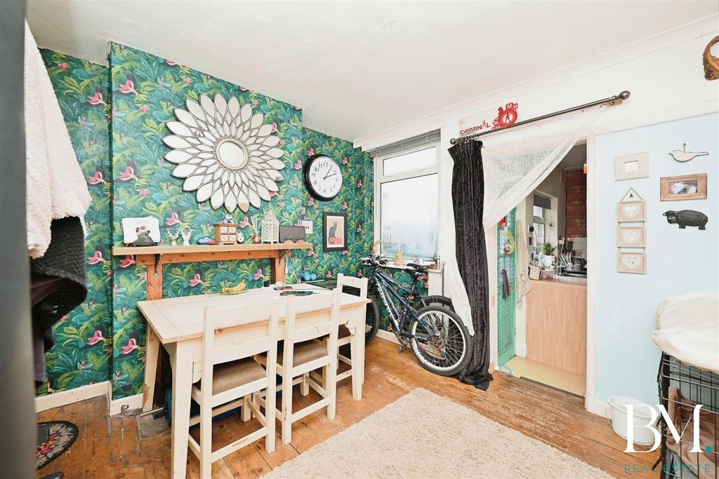 Property photo 2 of 16 Dining Room