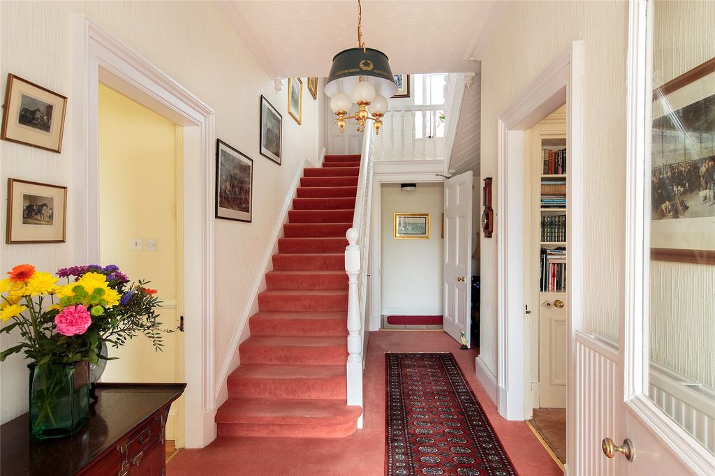 Property photo 2 of 20 Entrance Hall
