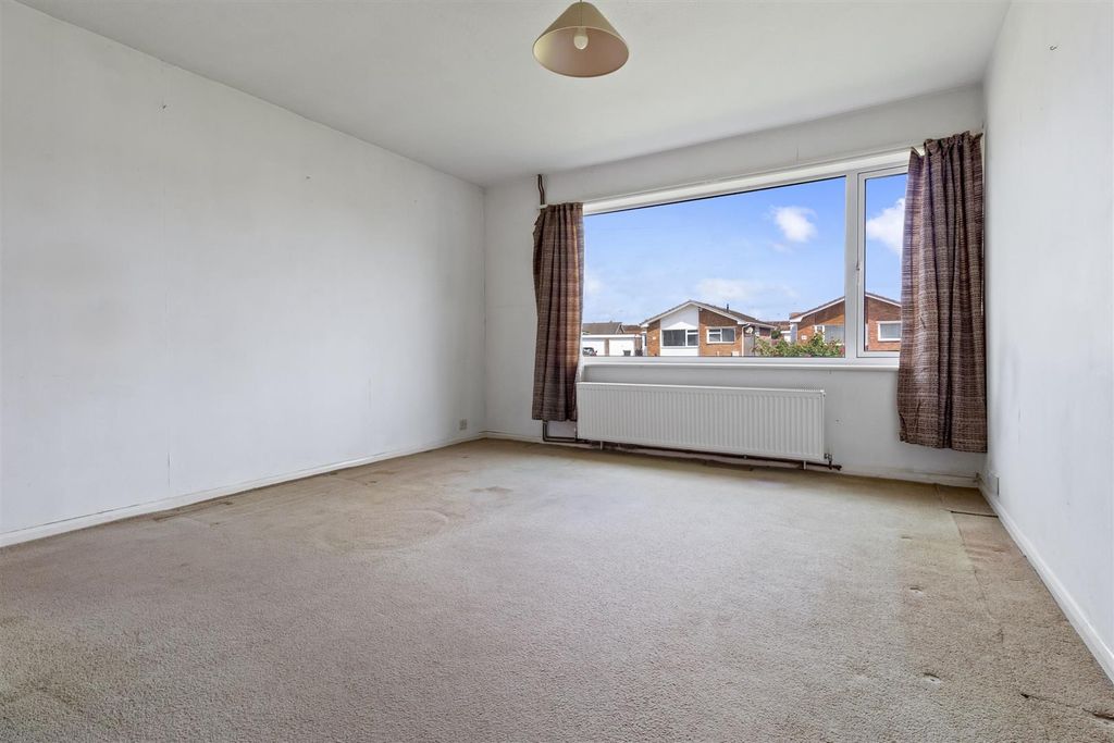 Property photo 2 of 15 Rockingham Close, 22-005.Jpg