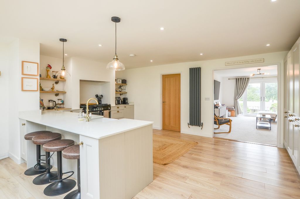 Property photo 2 of 14 7 Reeds Park Tps 01208 872728 -14