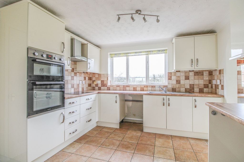 Property photo 3 of 22