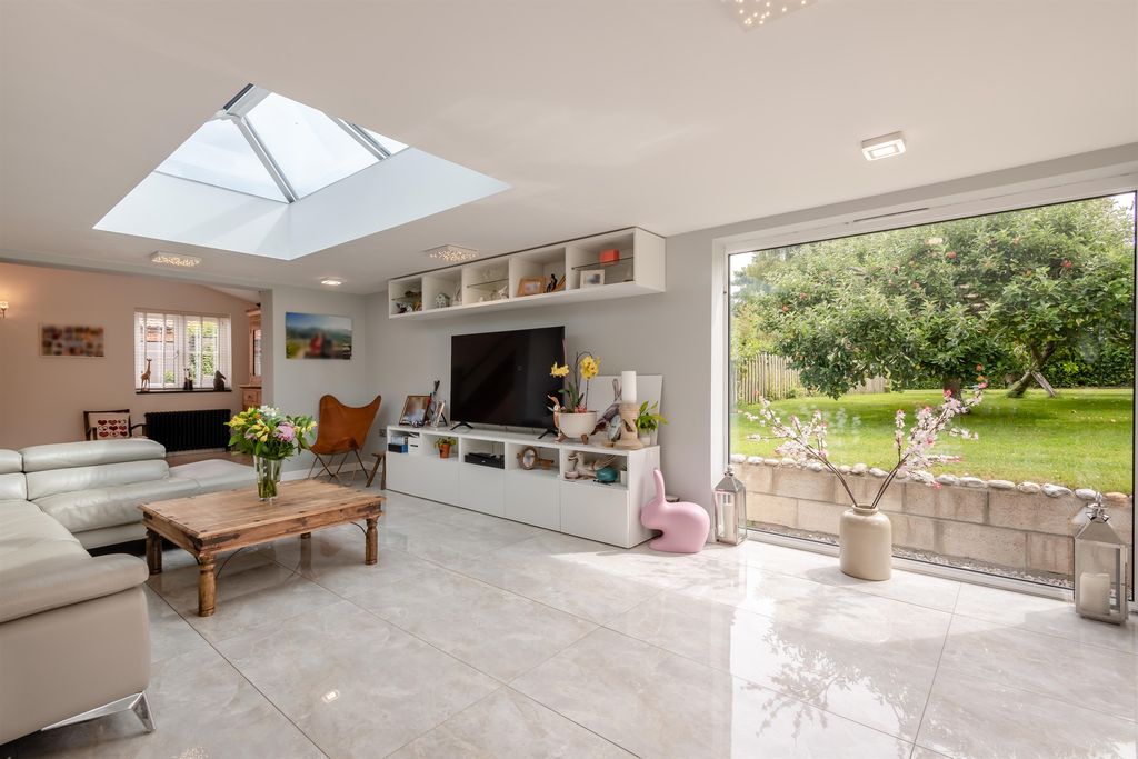 Property photo 2 of 24