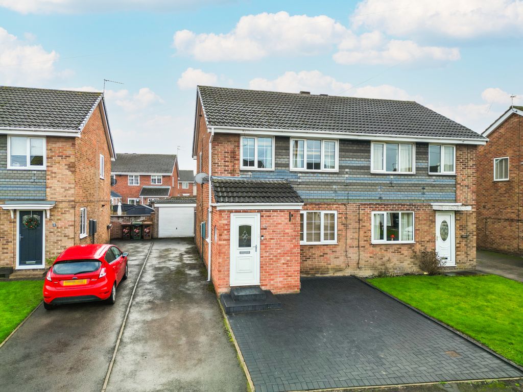 Property photo 1 of 10 Front