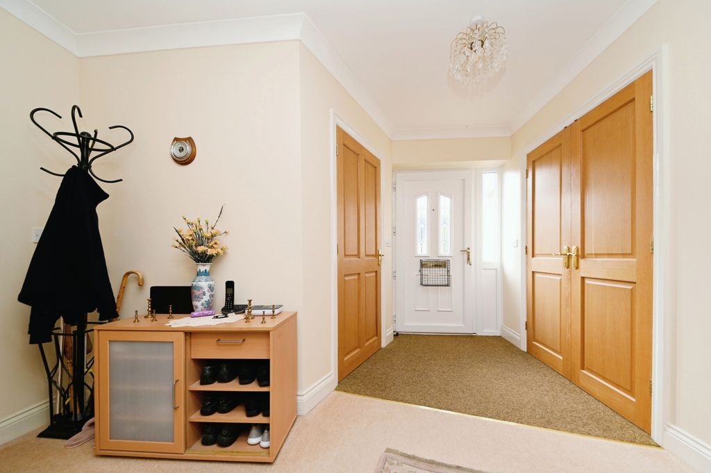 Property photo 3 of 19 102
