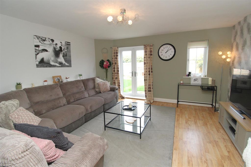 Property photo 2 of 12 Living Room