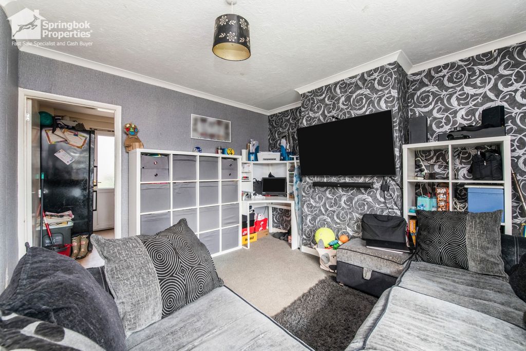 Property photo 3 of 16 Image 2