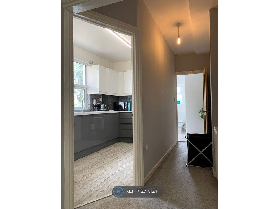 Property photo 3 of 9 Hallway