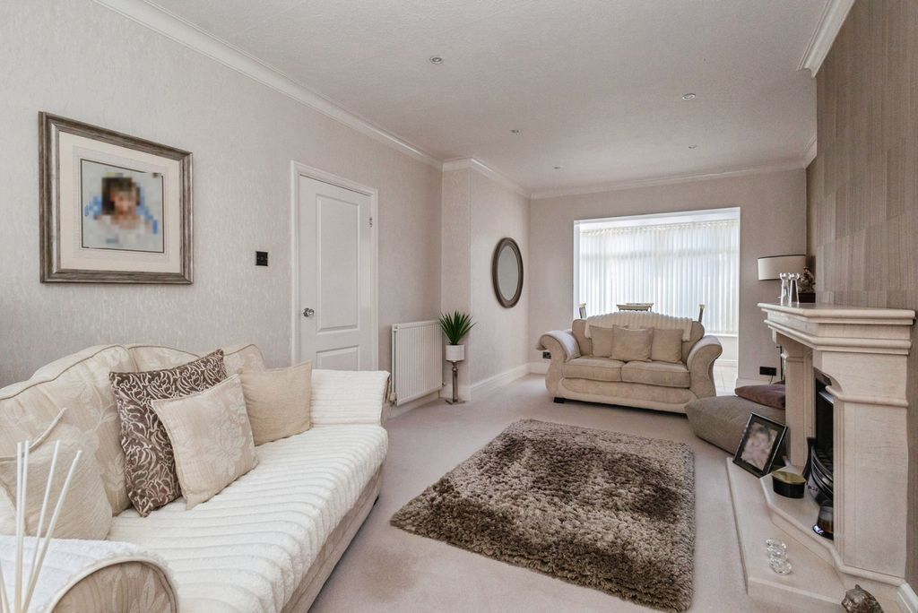 Property photo 3 of 17 Photo