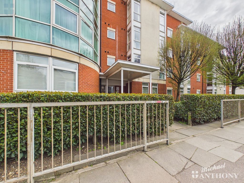 Property photo 2 of 10 Cam03852G0-Pr0608-Still016