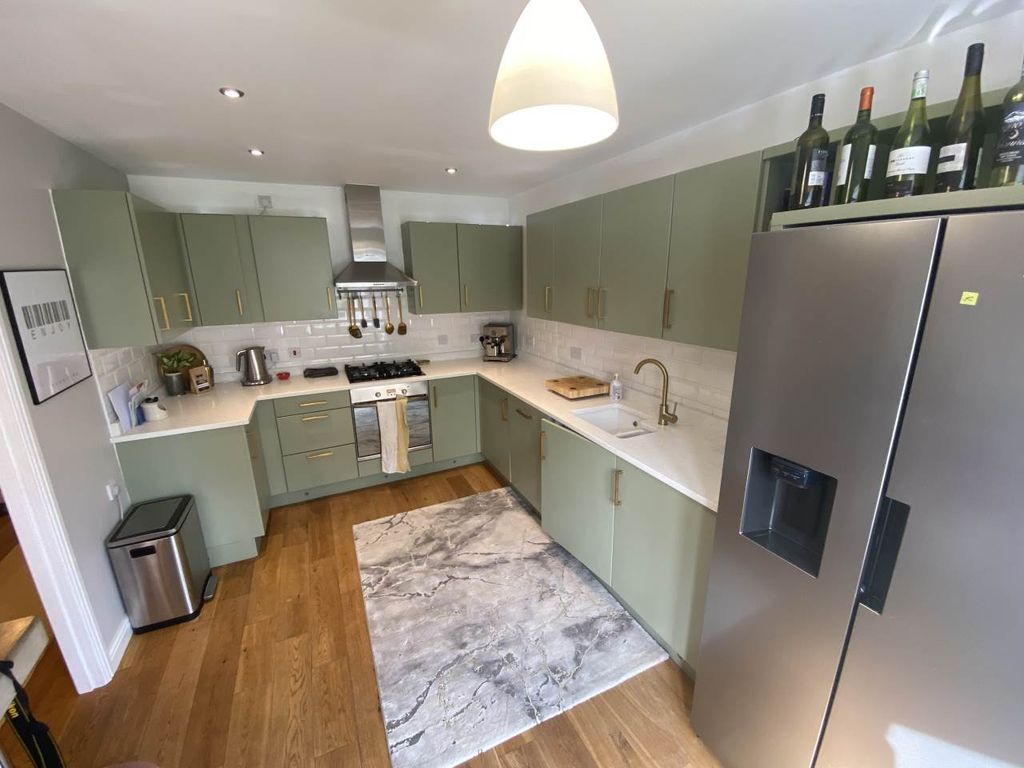 Property photo 2 of 18 Kitchen