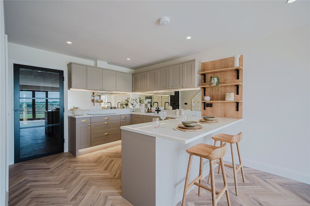 Property photo 3 of 20 Kitchen