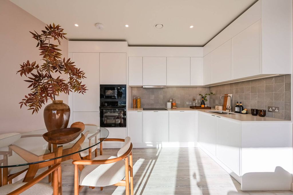 Property photo 3 of 24