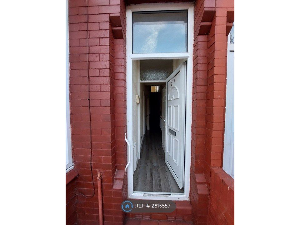 Property photo 2 of 28 Entrance