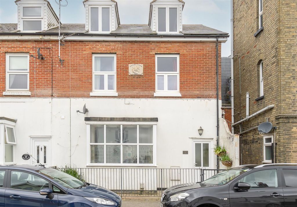 Property photo 1 of 13 Front