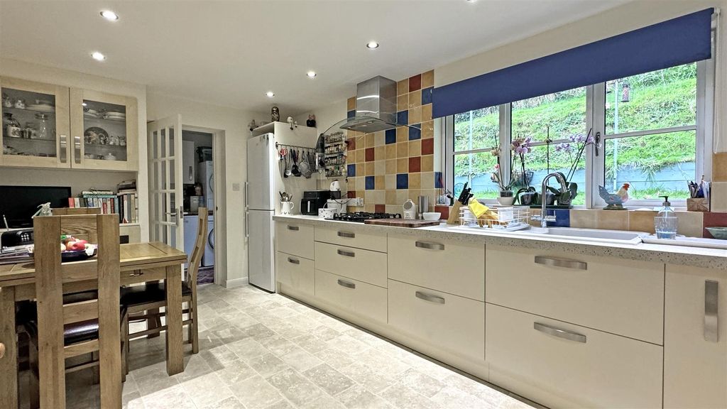 Property photo 3 of 17 Kitchen 1.Jpg