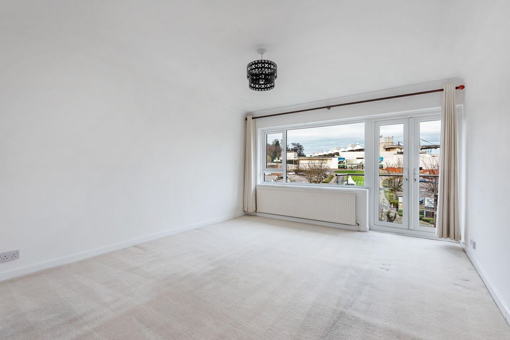 Property photo 3 of 10 3