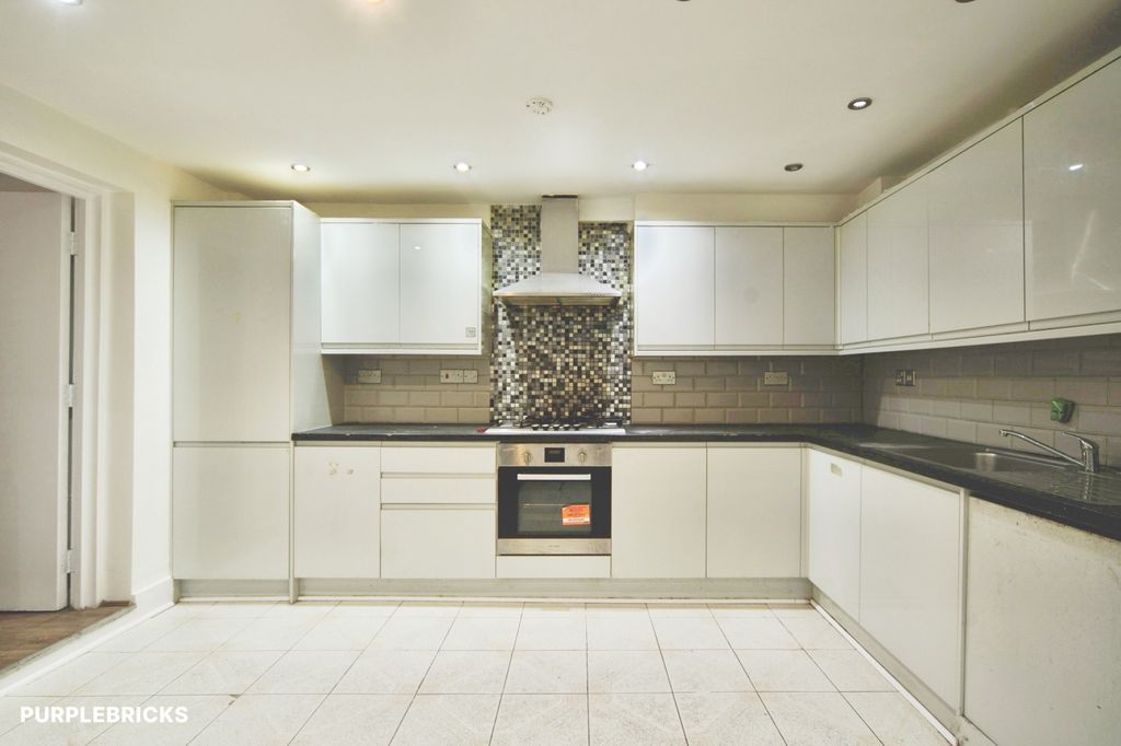 Property photo 1 of 28