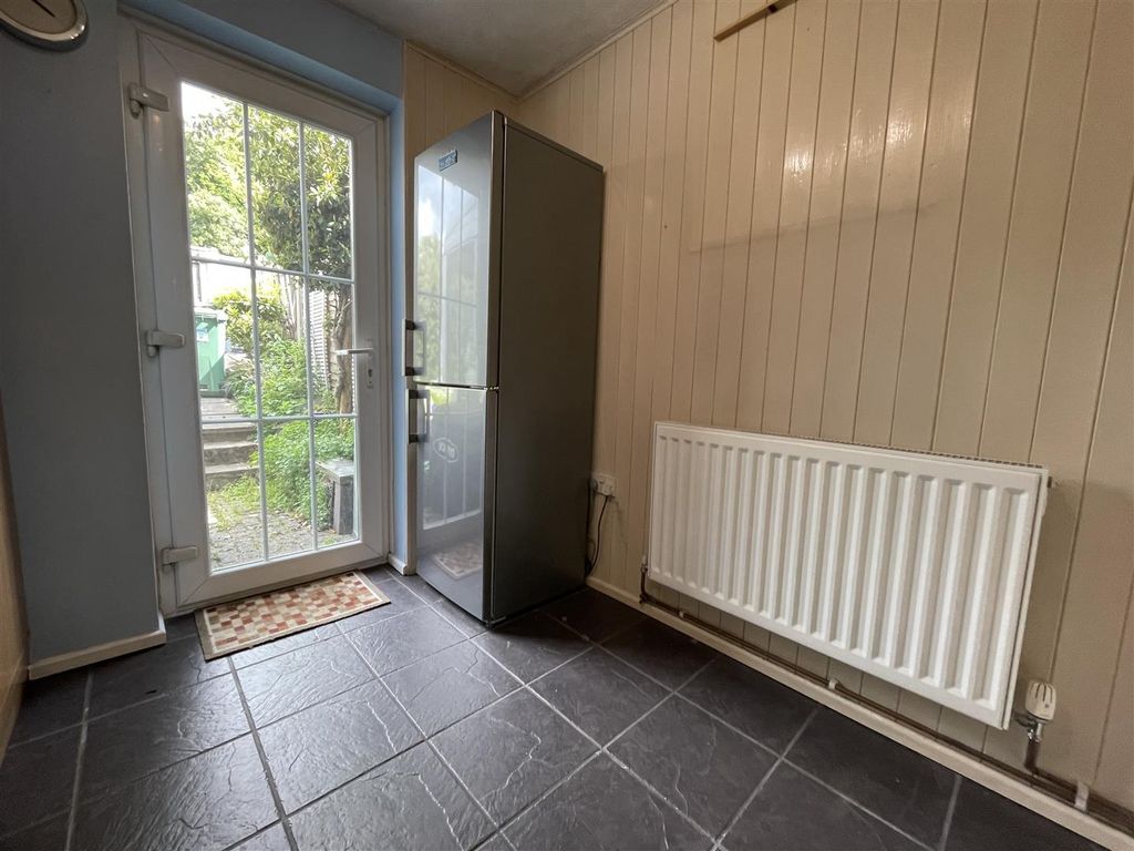 Property photo 3 of 17 Dining Area