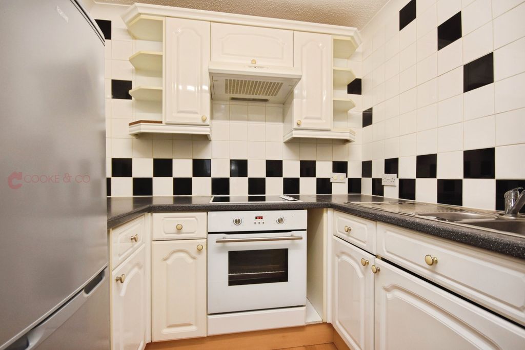 Property photo 2 of 9