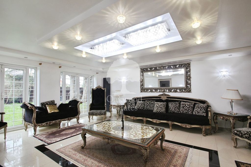 Property photo 3 of 34