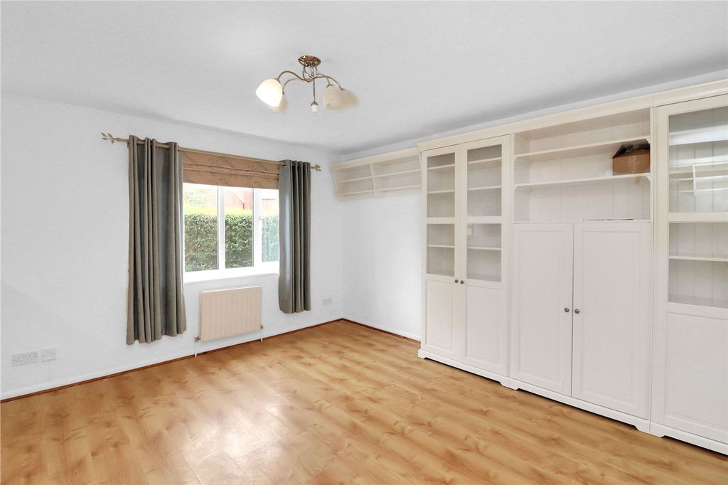 1 bed flat for saleSwallows Oak, Abbots Langley WD5 photo 4
