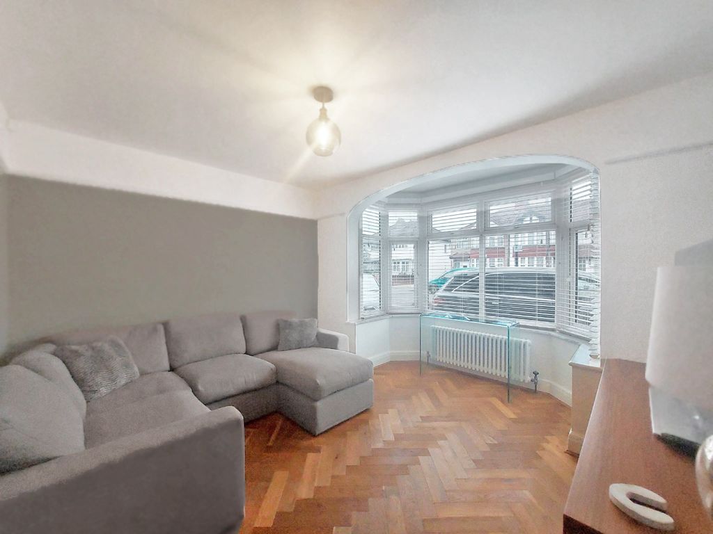 Property photo 2 of 15 4569232