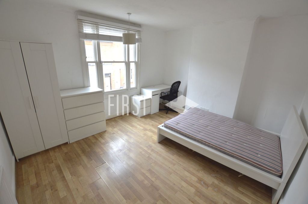 Property photo 1 of 9 Photo 11