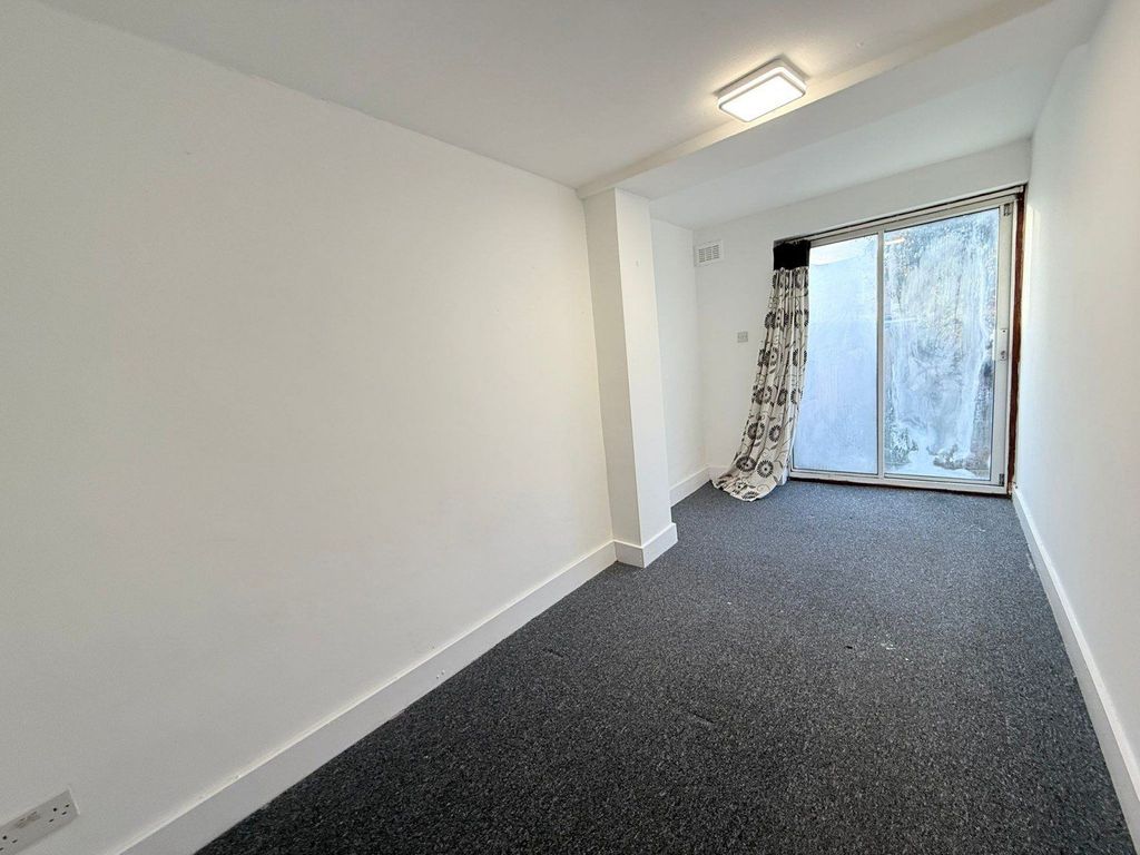 Property photo 2 of 9 Gallery