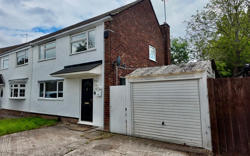 Property photo 1 of 12 Front_Of_House_11_Belloc_Close.Jpeg