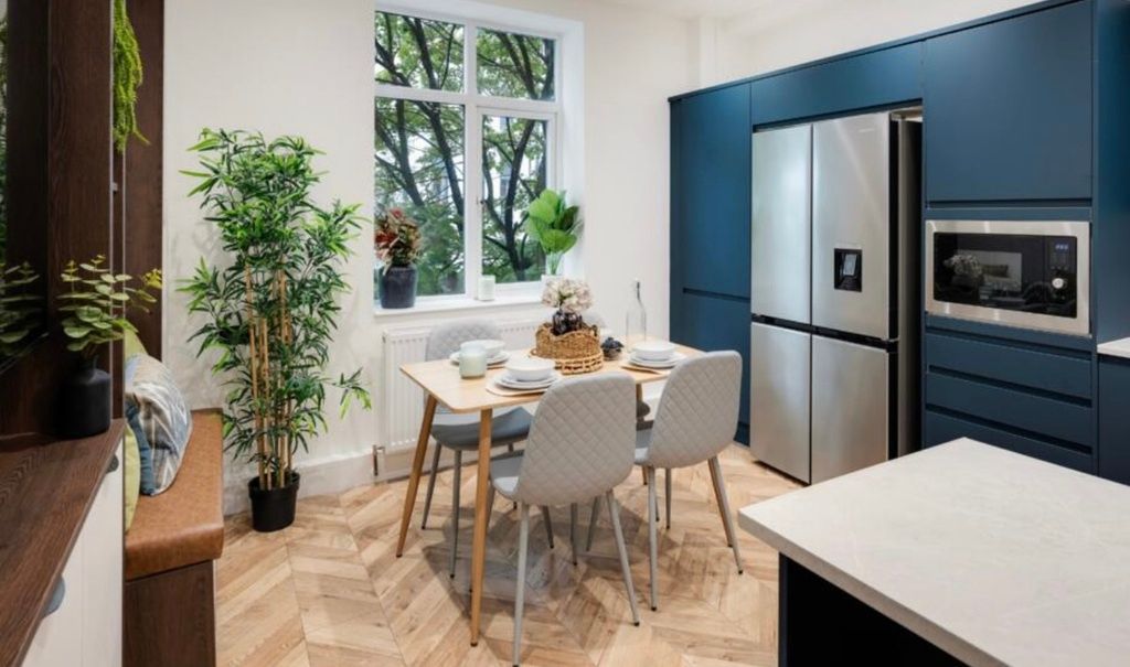 Property photo 3 of 4 Bright Modern Kitchen With A Dining Table, Contemp...