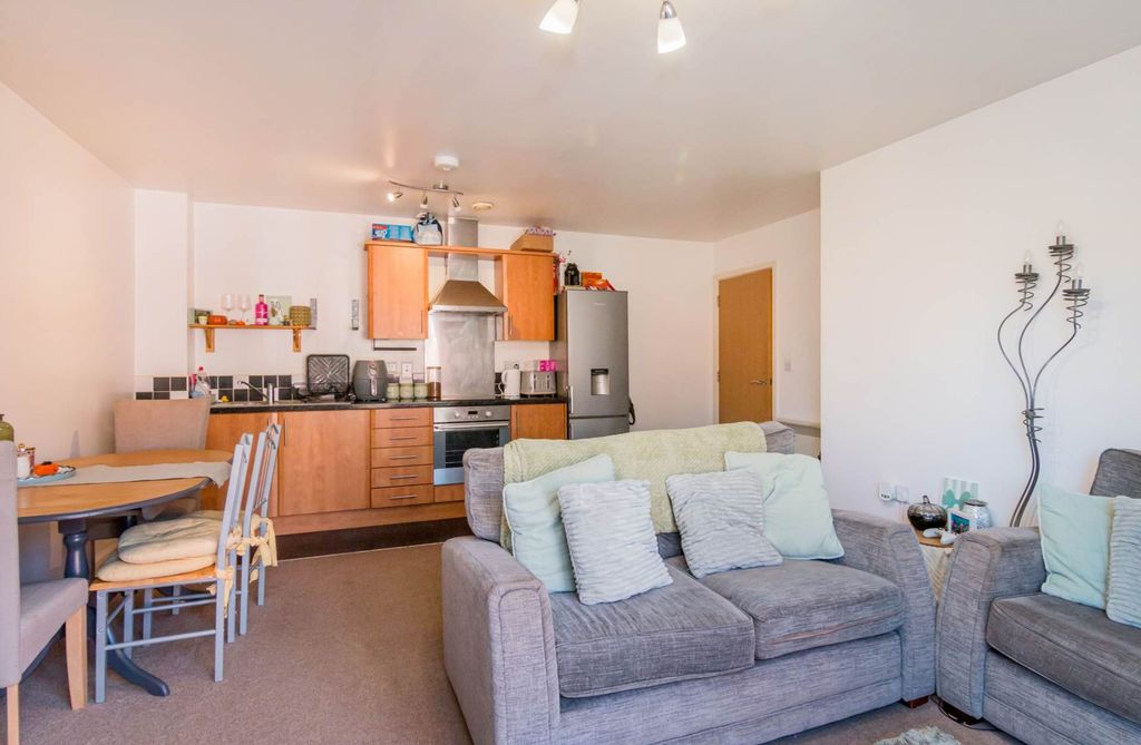 Property photo 2 of 12