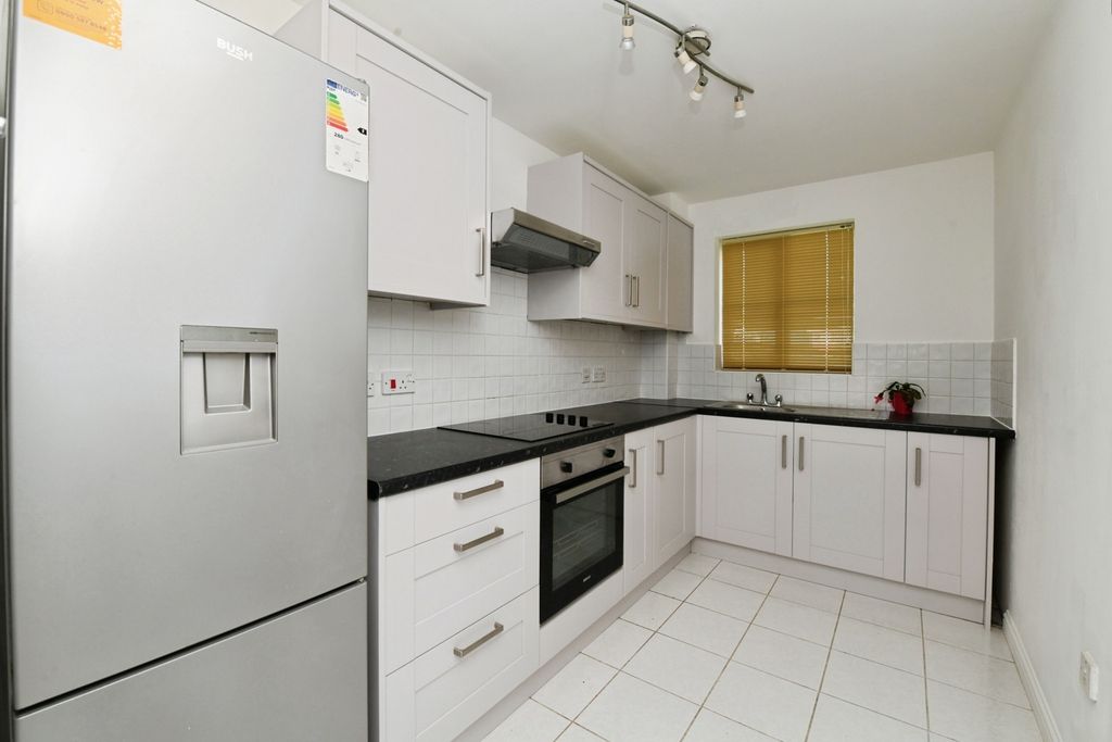 Property photo 3 of 16 Kitchen