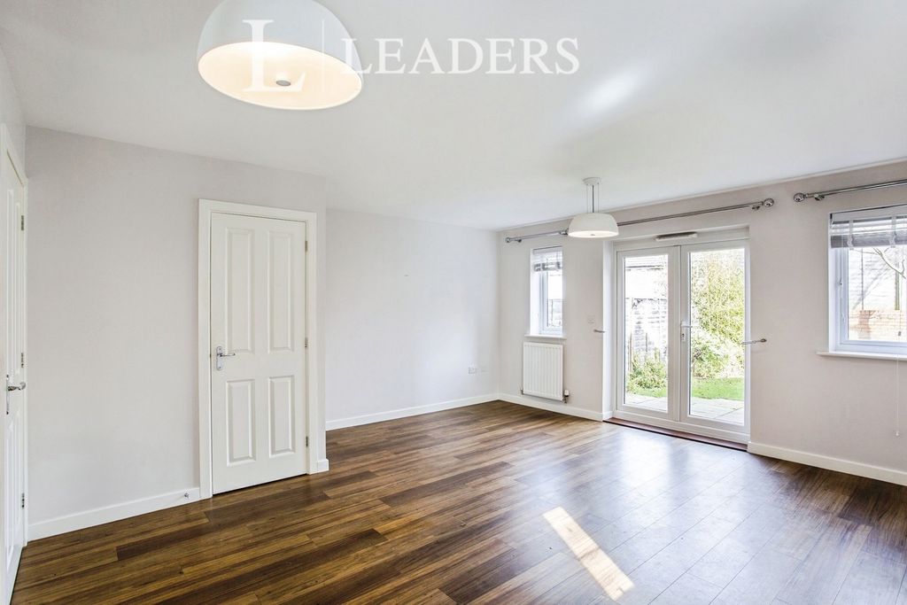 Property photo 3 of 11 Pbox-Img.Jpg