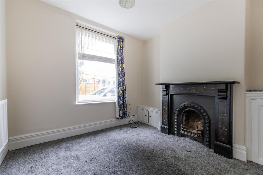 Property photo 3 of 16 4 (3 Of 16).Jpg