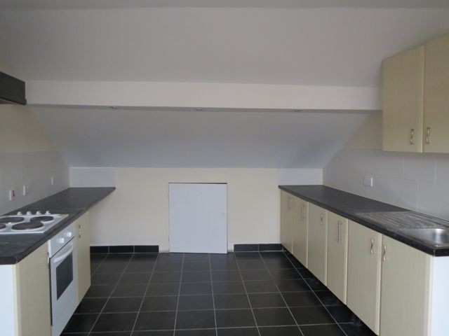 Property photo 2 of 10 Kitchen
