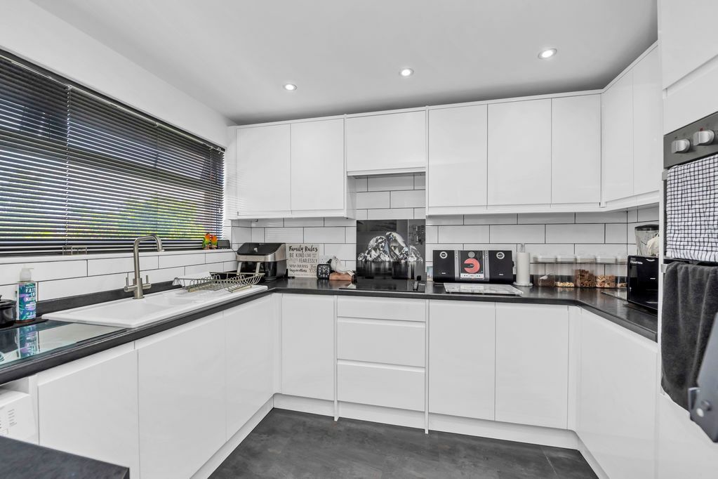 Property photo 2 of 13 Kitchen