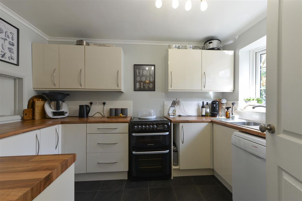 Property photo 2 of 23 Eythorne Road1.Jpg