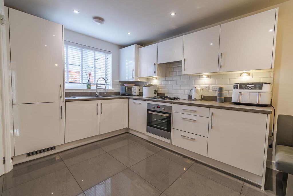 Property photo 3 of 26 Kitchen / Dining Room