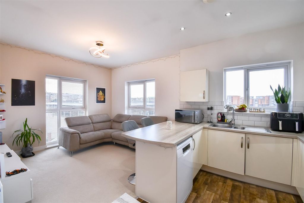 Property photo 2 of 20