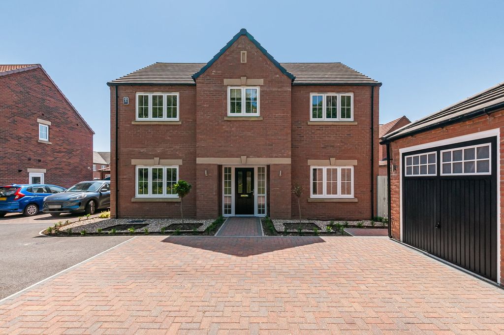 Property photo 1 of 32