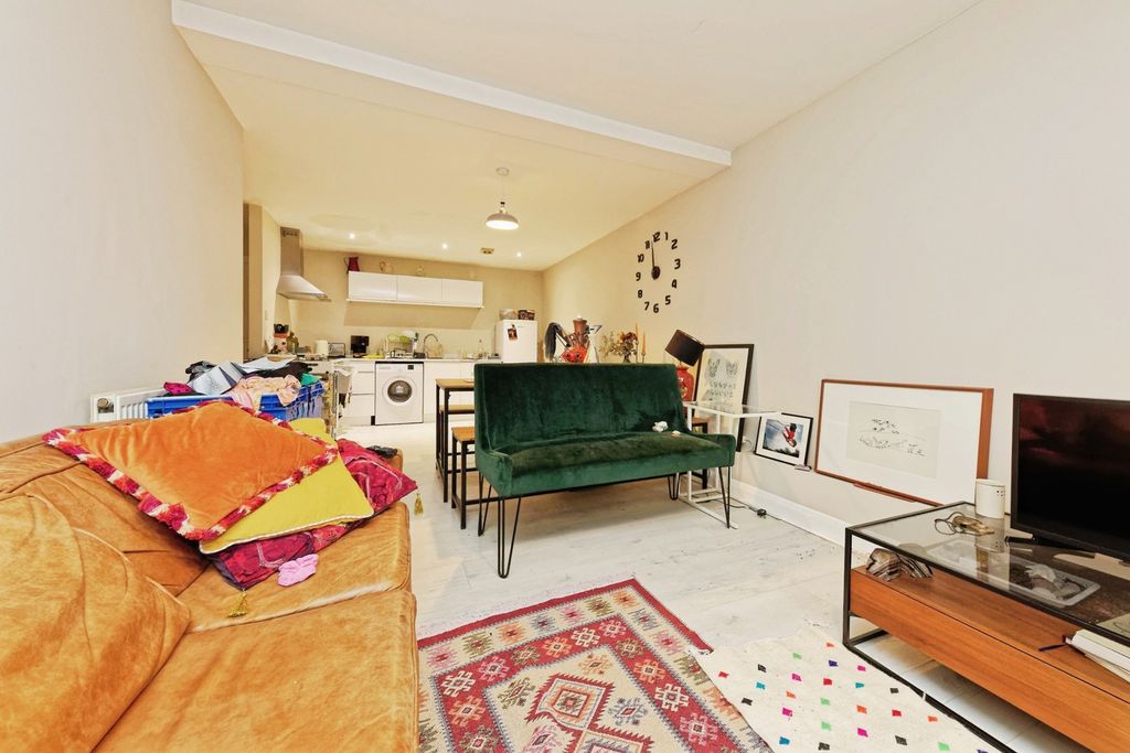 Property photo 2 of 20 Pbox-Img.Jpg