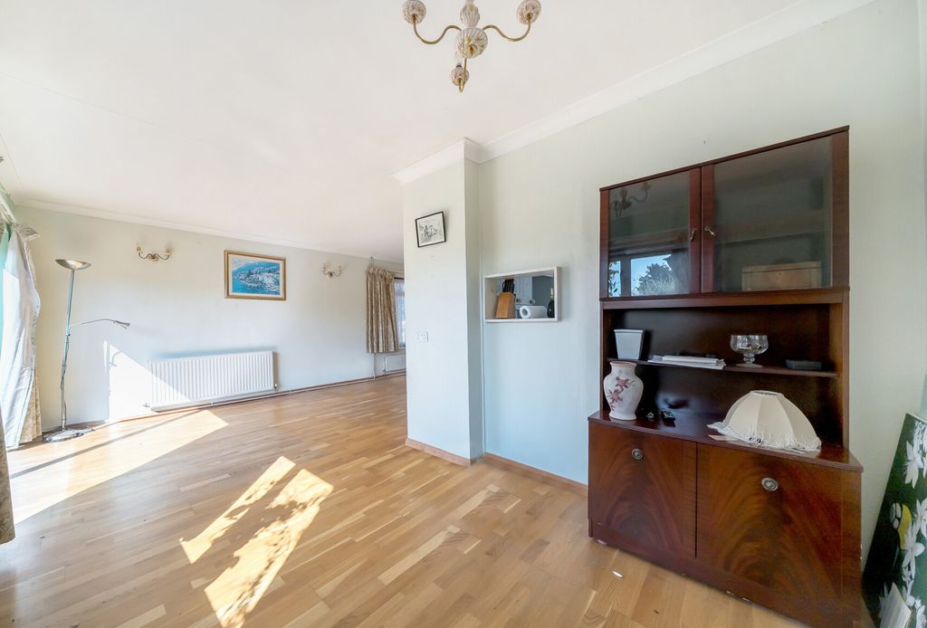 Property photo 3 of 18 1340485-3-689B5E9...