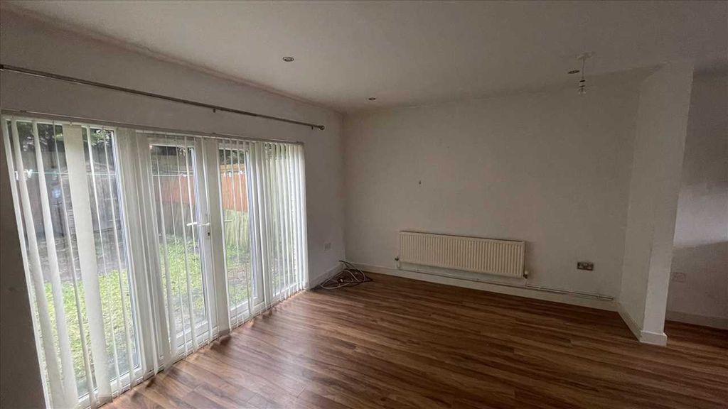 Property photo 3 of 10 Lounge