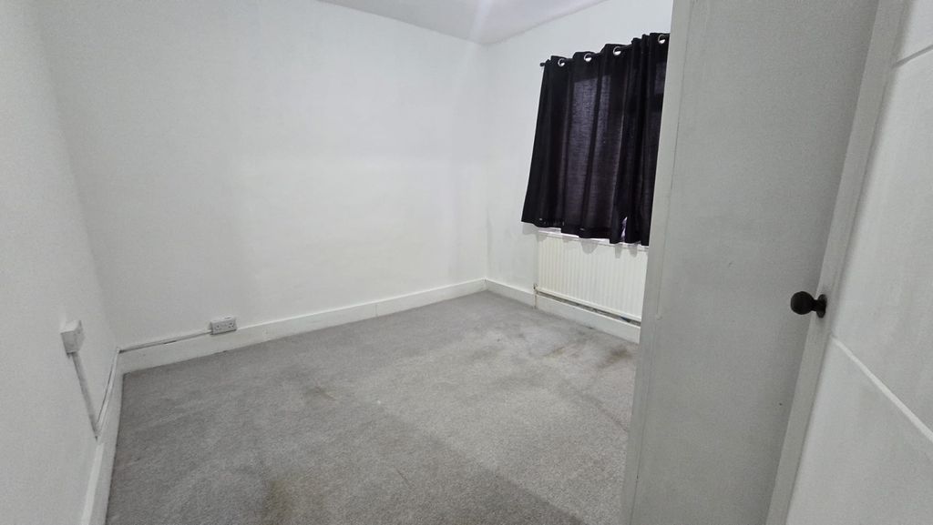 Property photo 3 of 7 Gallery