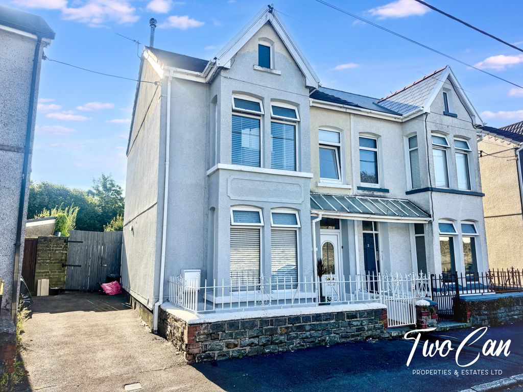 Property photo 2 of 33