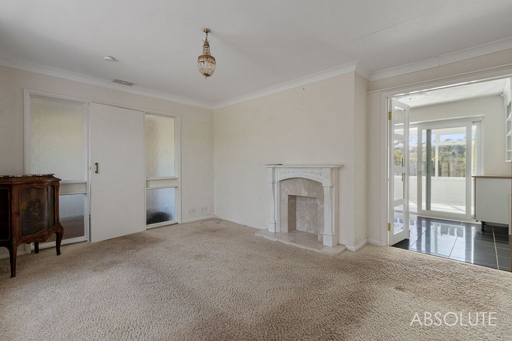 Property photo 2 of 17 Lounge